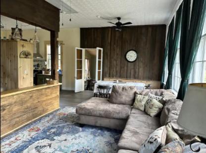 Holiday home Redbrick Schoolhouse